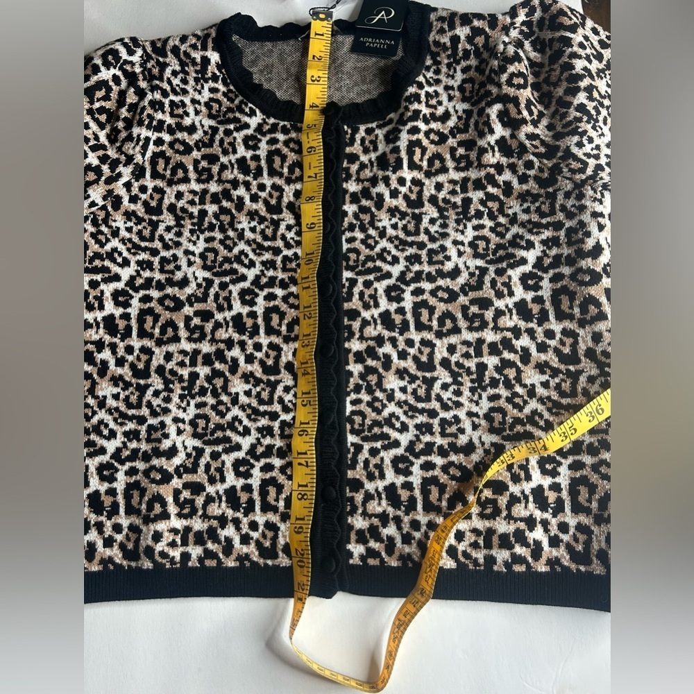 Adrianna Papell NWT Short sleeve leopard Knit Cardigan size med cozy layering - Picture 9 of 11